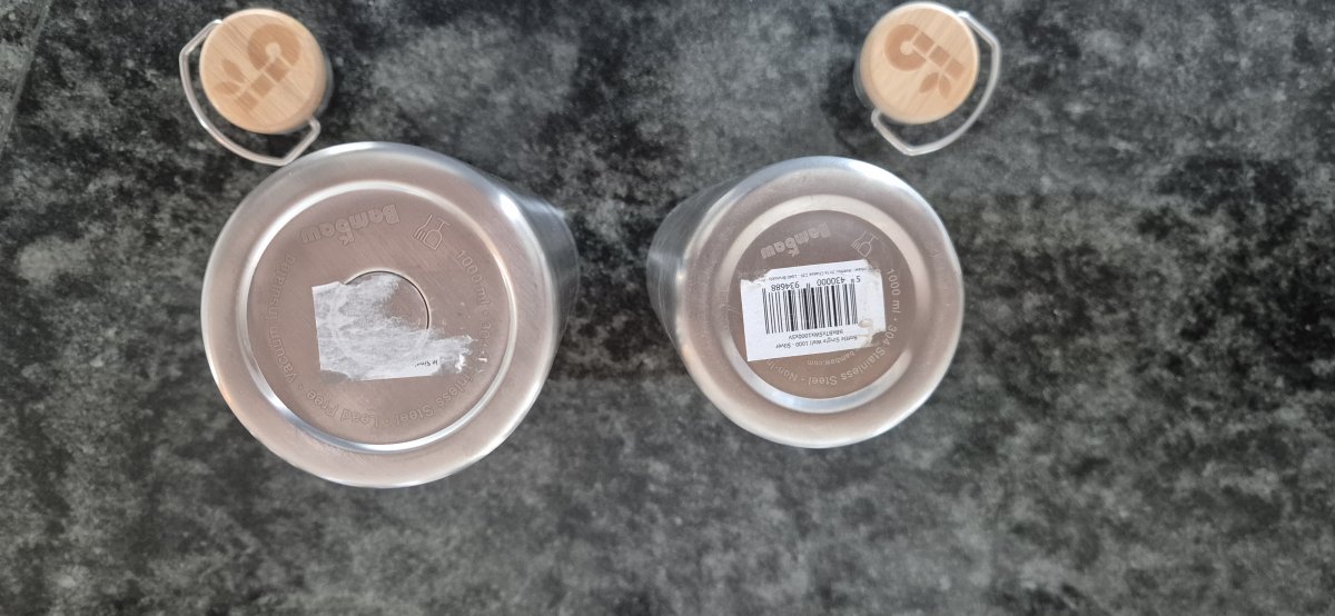 unmögliche Kleberückstände am Flaschenboden