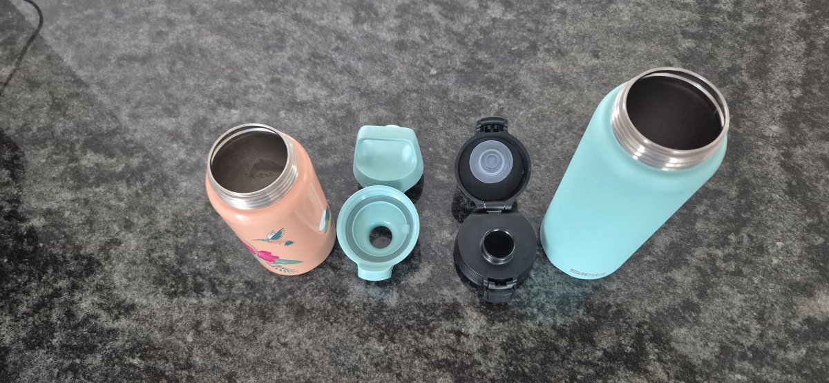 Deckel zu 100% aus Plastik, Flasche aus Edelstahl